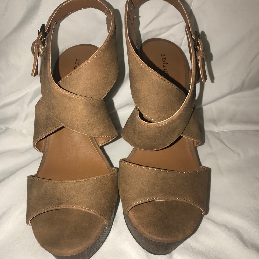 Indigo Road tan wedges